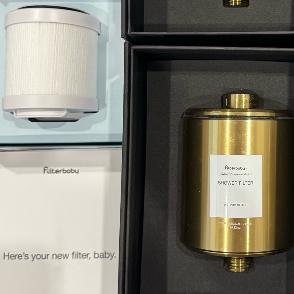 Filterbaby Pro X Dr. Dorfman
Titanium Aluminum Shower Filter + extra new filter